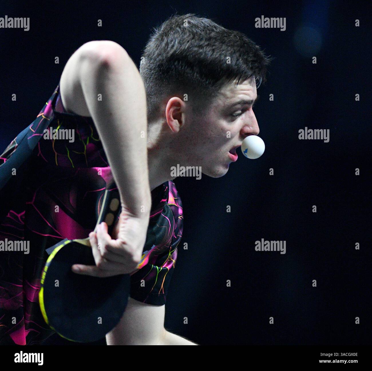 Chennai, Indien. 30. März 2025. Der 18-jährige Oh Jun-sung triumphierte in einem packenden Siebenspiel für Männer im Singles gegen den französischen Konkurrenten Thibault Poret Stockfoto