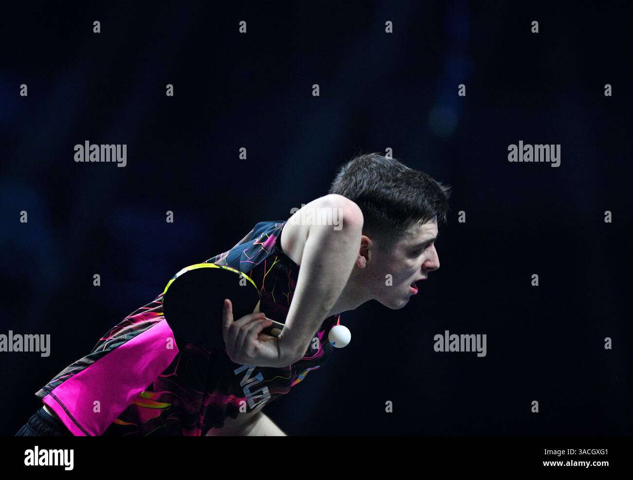 Chennai, Indien. 30. März 2025. Der 18-jährige Oh Jun-sung triumphierte in einem packenden Siebenspiel für Männer im Singles gegen den französischen Konkurrenten Thibault Poret Stockfoto