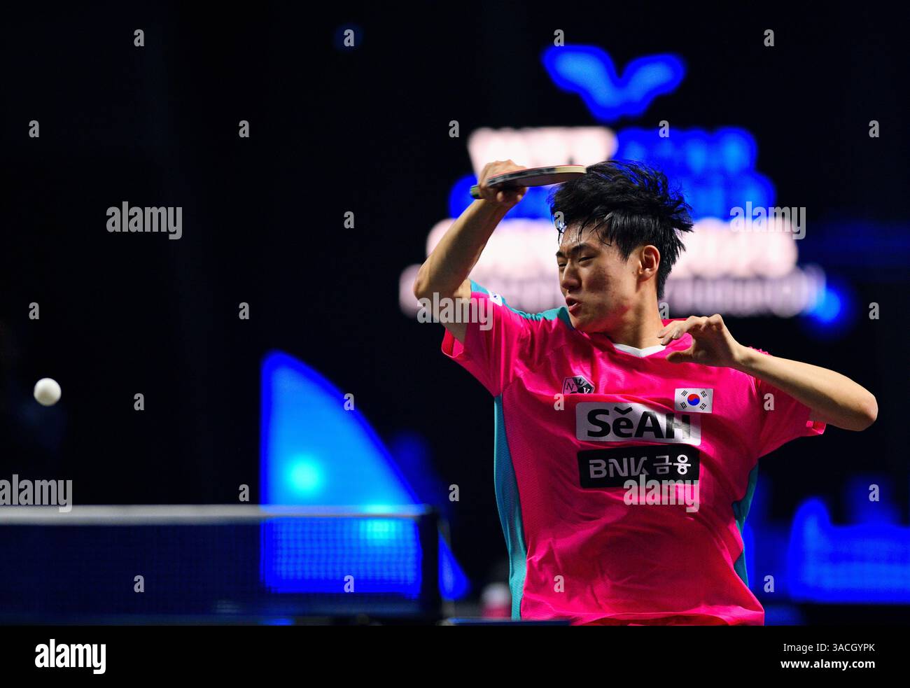 Chennai, Indien. 30. März 2025. Der 18-jährige Oh Jun-sung triumphierte in einem packenden Siebenspiel für Männer im Singles gegen den französischen Konkurrenten Thibault Poret Stockfoto