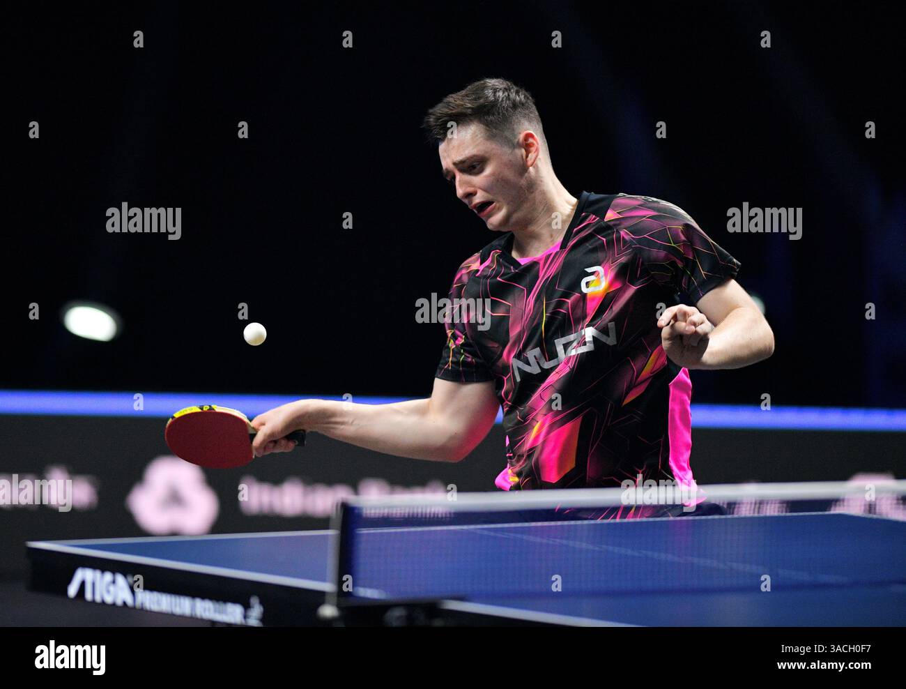 Chennai, Indien. 30. März 2025. Der 18-jährige Oh Jun-sung triumphierte in einem packenden Siebenspiel für Männer im Singles gegen den französischen Konkurrenten Thibault Poret Stockfoto