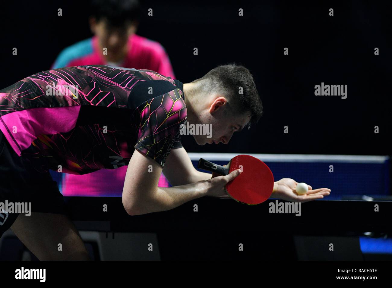 Chennai, Indien. 30. März 2025. Der 18-jährige Oh Jun-sung triumphierte in einem packenden Siebenspiel für Männer im Singles gegen den französischen Konkurrenten Thibault Poret Stockfoto