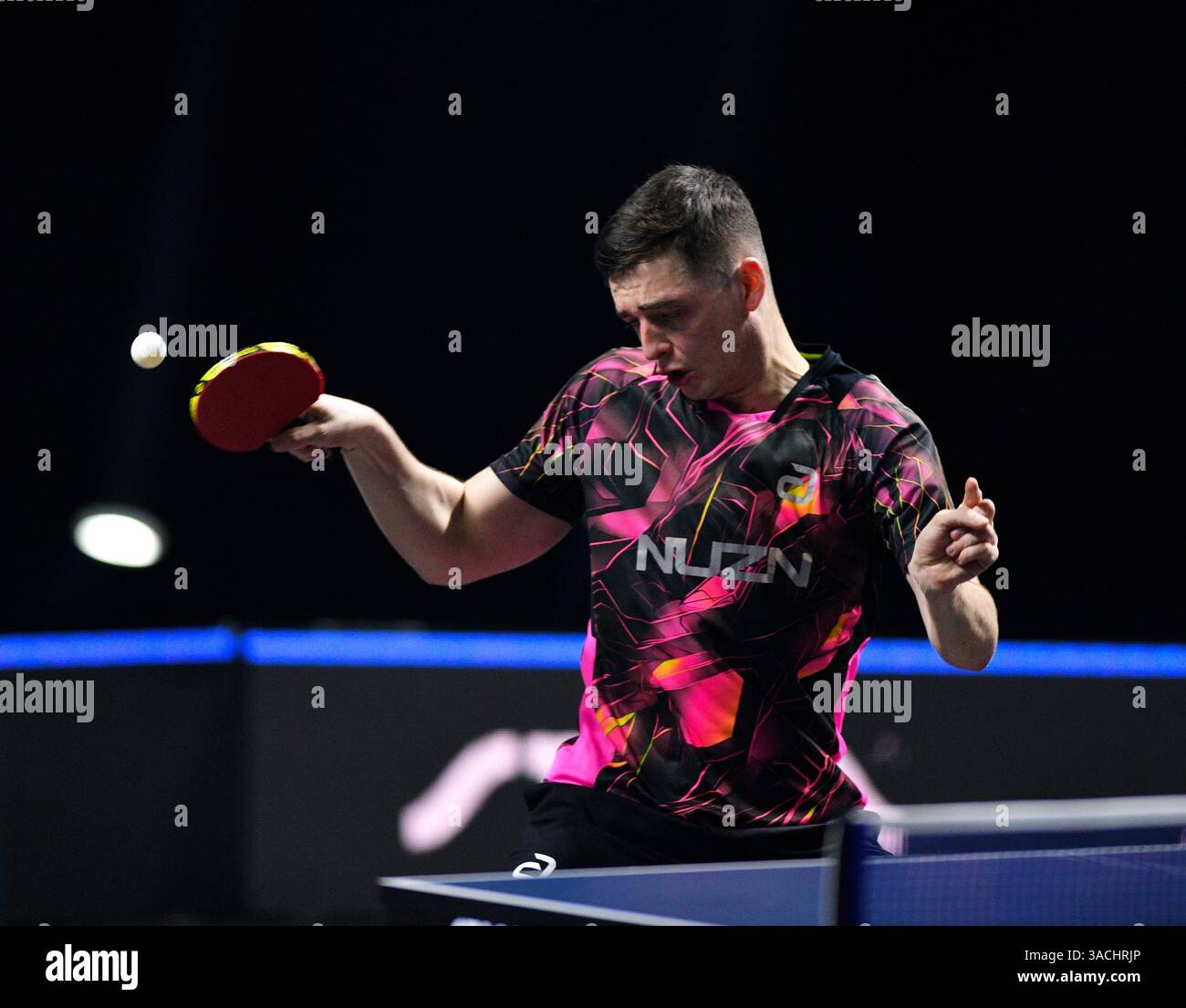 Chennai, Indien. 30. März 2025. Der 18-jährige Oh Jun-sung triumphierte in einem packenden Siebenspiel für Männer im Singles gegen den französischen Konkurrenten Thibault Poret Stockfoto