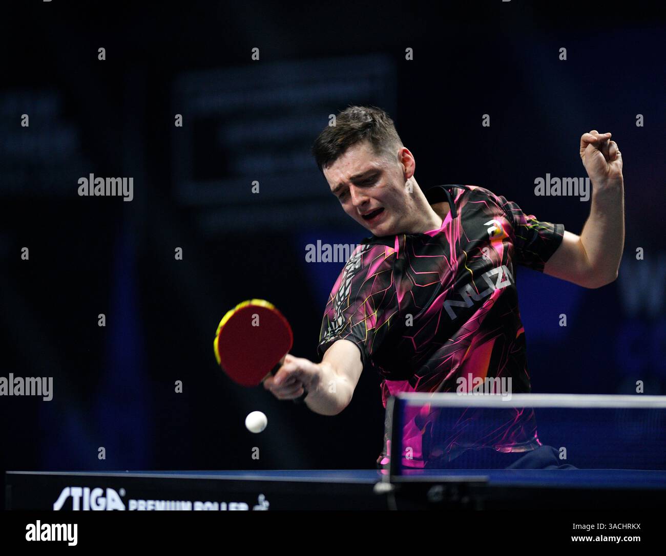 Chennai, Indien. 30. März 2025. Der 18-jährige Oh Jun-sung triumphierte in einem packenden Siebenspiel für Männer im Singles gegen den französischen Konkurrenten Thibault Poret Stockfoto