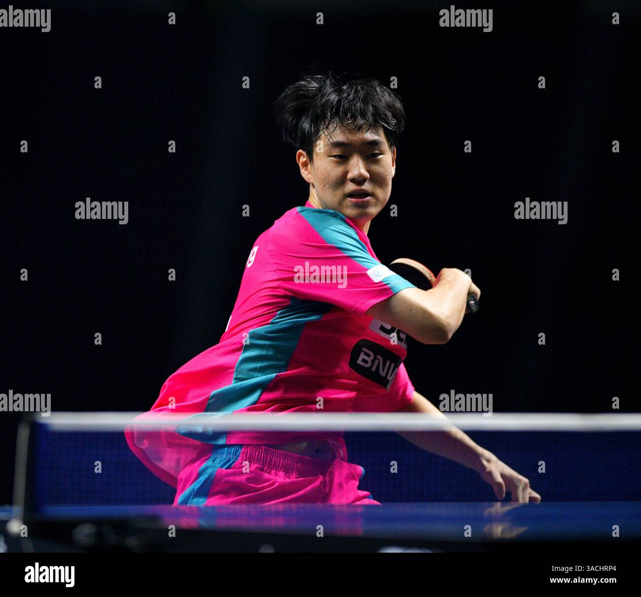 Chennai, Indien. 30. März 2025. Der 18-jährige Oh Jun-sung triumphierte in einem packenden Siebenspiel für Männer im Singles gegen den französischen Konkurrenten Thibault Poret Stockfoto