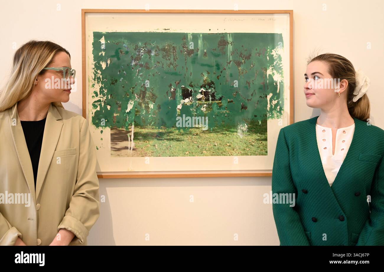 Höhepunkte in den Phillips London Galleries am Berkeley Square vor der Auktion New Now , Modern & Comtemporary Art am 10. April 2025 ... Stockfoto