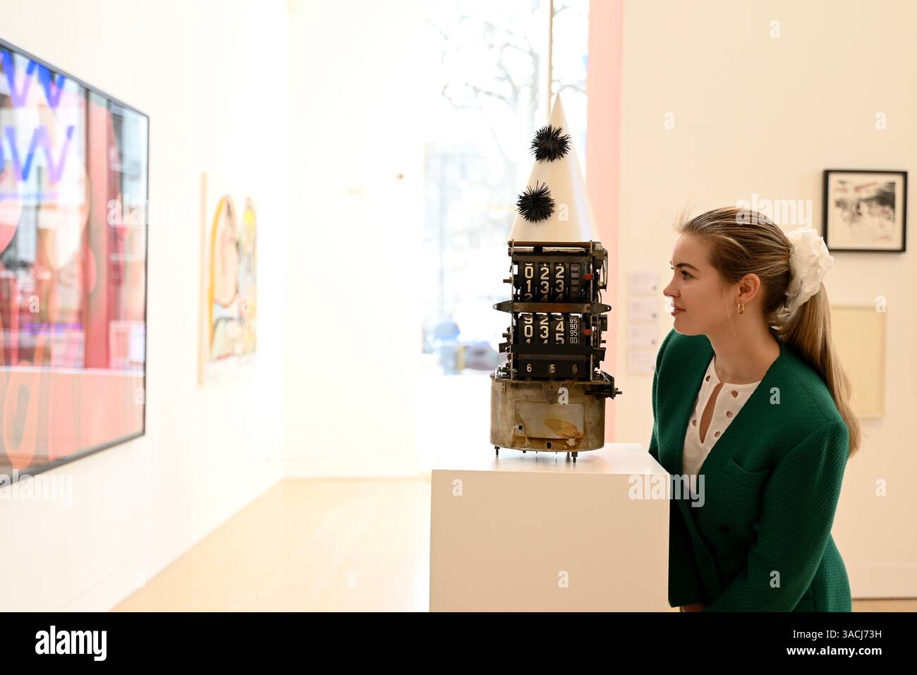 Höhepunkte in den Phillips London Galleries am Berkeley Square vor der Auktion New Now , Modern & Comtemporary Art am 10. April 2025 ... Stockfoto