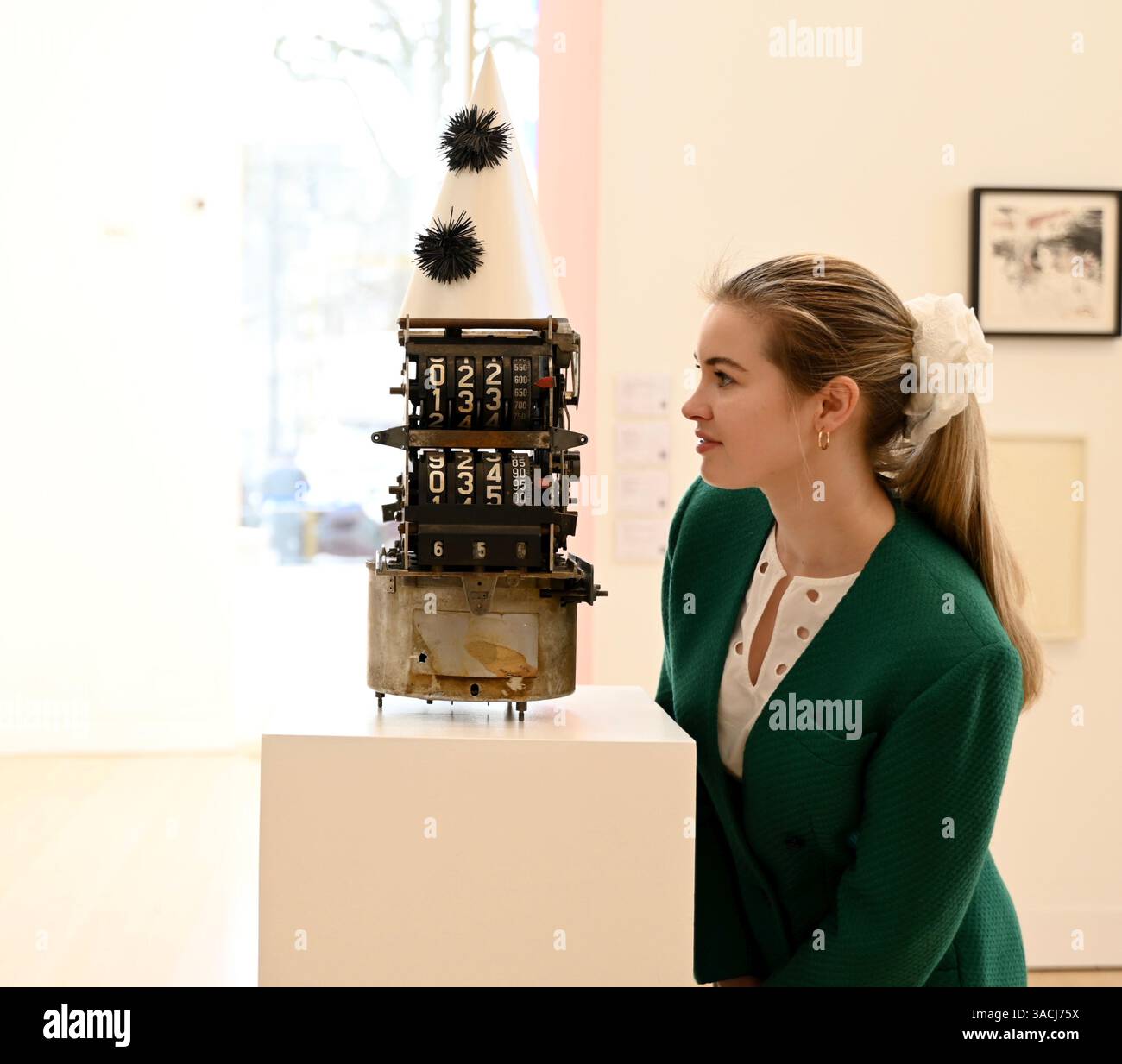 Höhepunkte in den Phillips London Galleries am Berkeley Square vor der Auktion New Now , Modern & Comtemporary Art am 10. April 2025 ... Stockfoto