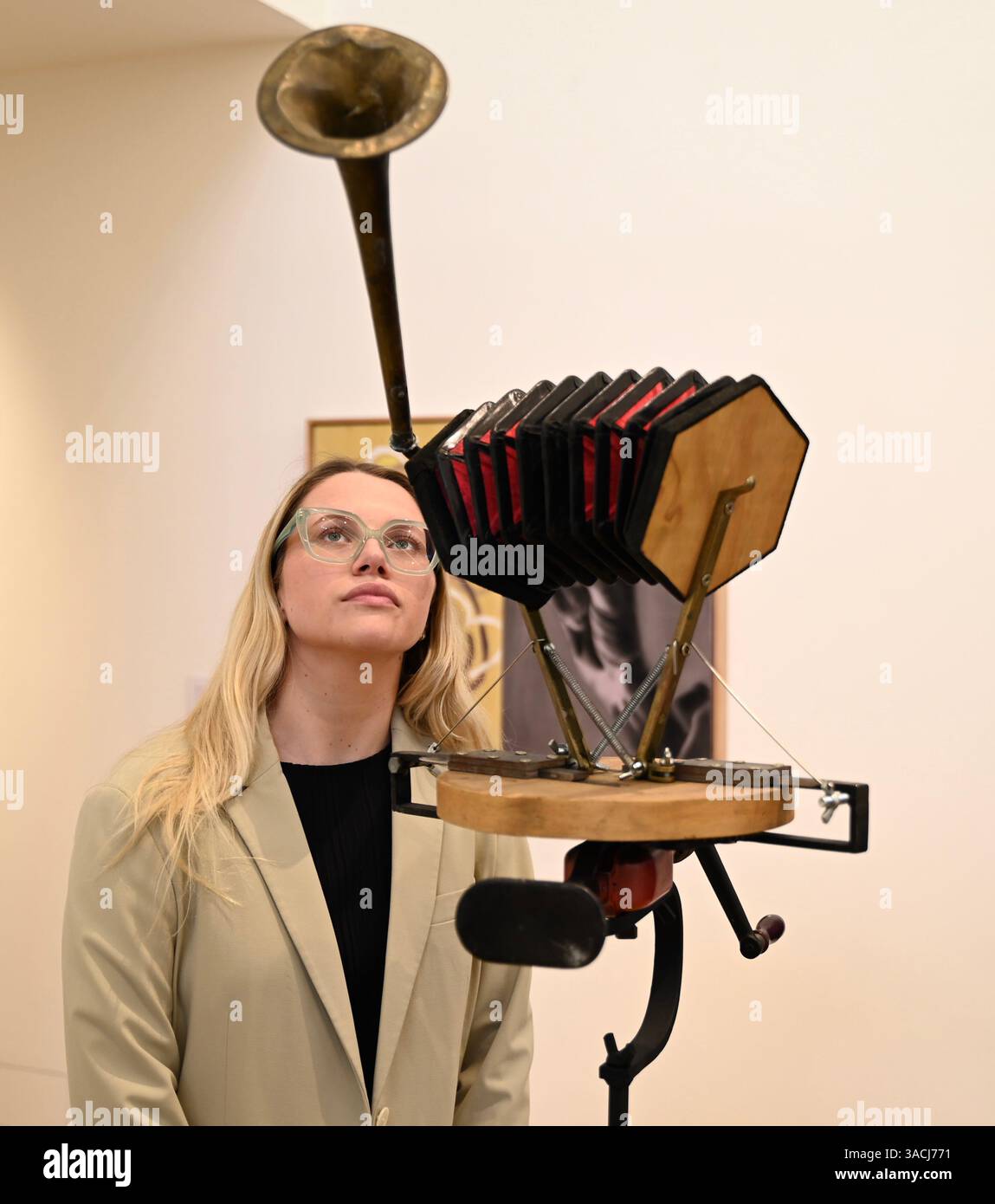 Höhepunkte in den Phillips London Galleries am Berkeley Square vor der Auktion New Now , Modern & Comtemporary Art am 10. April 2025 ... Stockfoto