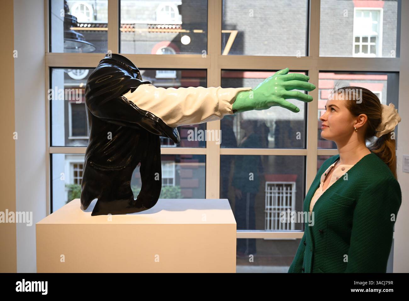 Höhepunkte in den Phillips London Galleries am Berkeley Square vor der Auktion New Now , Modern & Comtemporary Art am 10. April 2025 ... Stockfoto