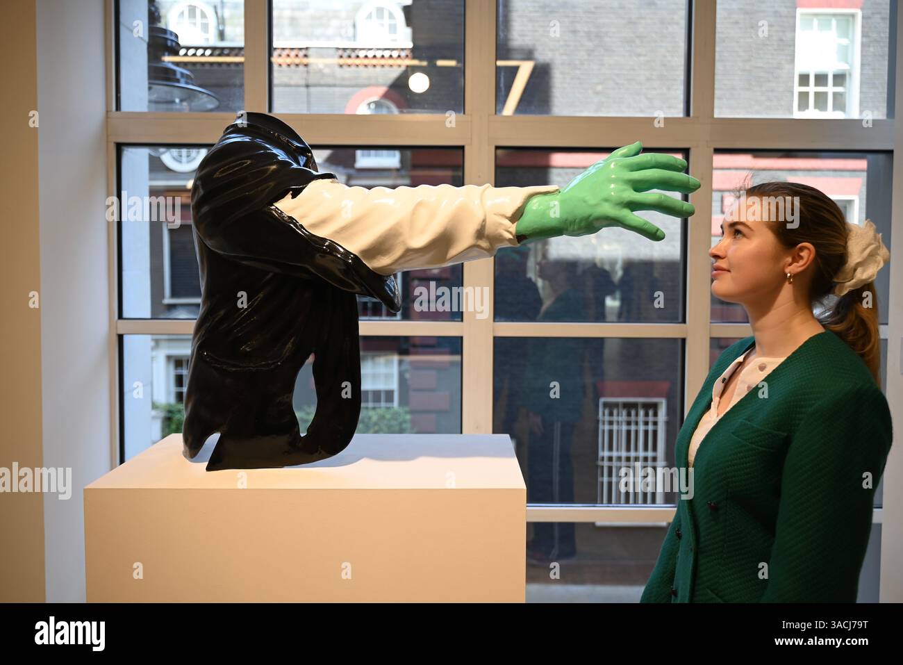 Höhepunkte in den Phillips London Galleries am Berkeley Square vor der Auktion New Now , Modern & Comtemporary Art am 10. April 2025 ... Stockfoto