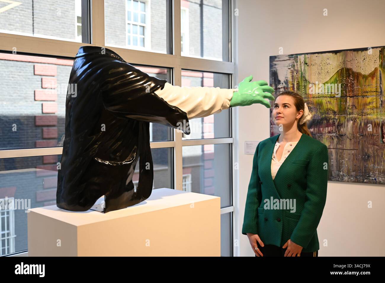 Höhepunkte in den Phillips London Galleries am Berkeley Square vor der Auktion New Now , Modern & Comtemporary Art am 10. April 2025 ... Stockfoto