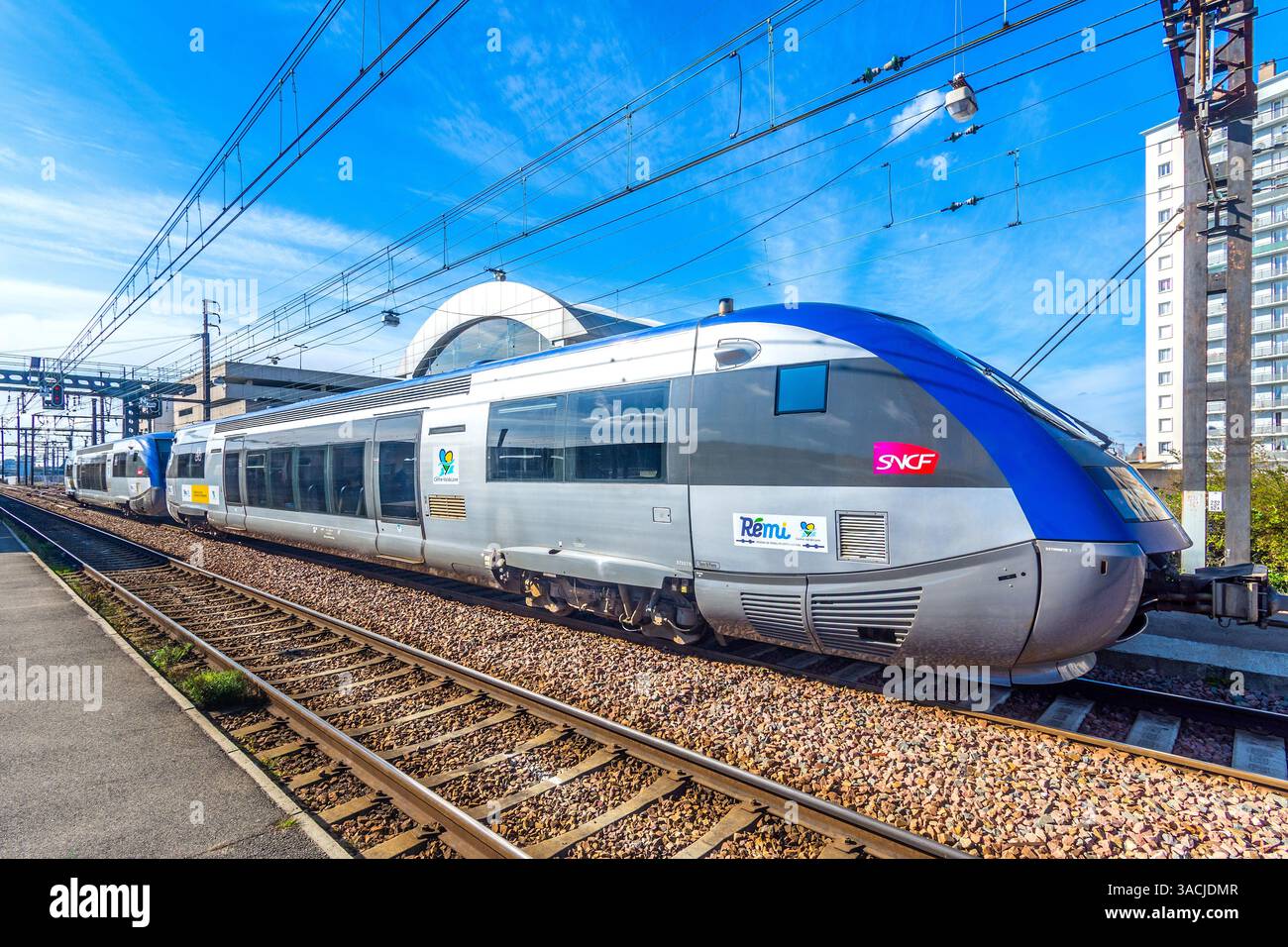 SNCF Class X 73500 Diesel Multiple Unit (DMU), gebaut zwischen 1999 und 2004 von Alstom - Saint Pierre des Corps, Tours, Indre-et-Loire (37), Frankreich. Stockfoto