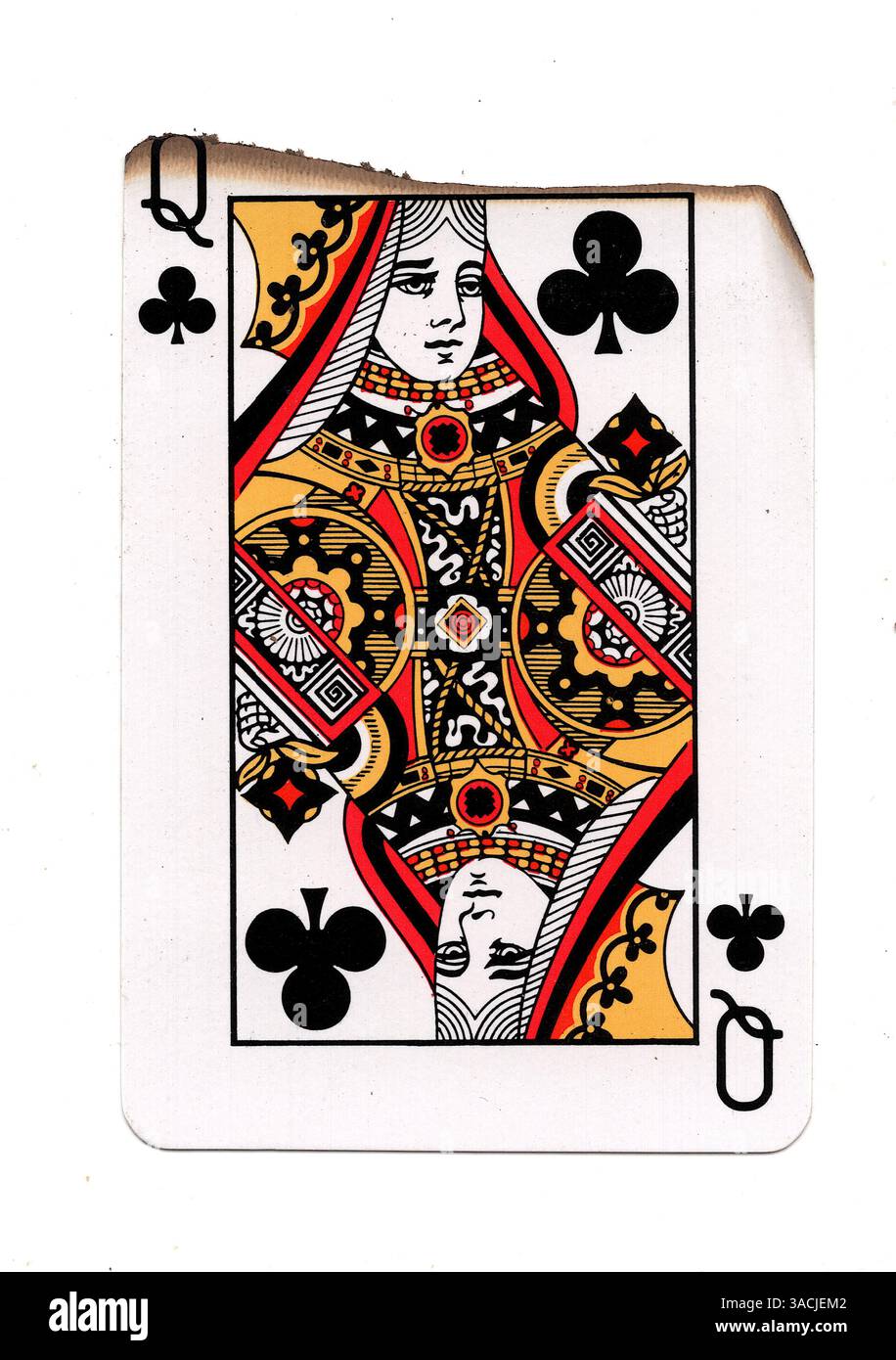 Eine teilweise verbrannte Spielkarte im Anzug von Clubs auf weißem Hintergrund. Stockfoto