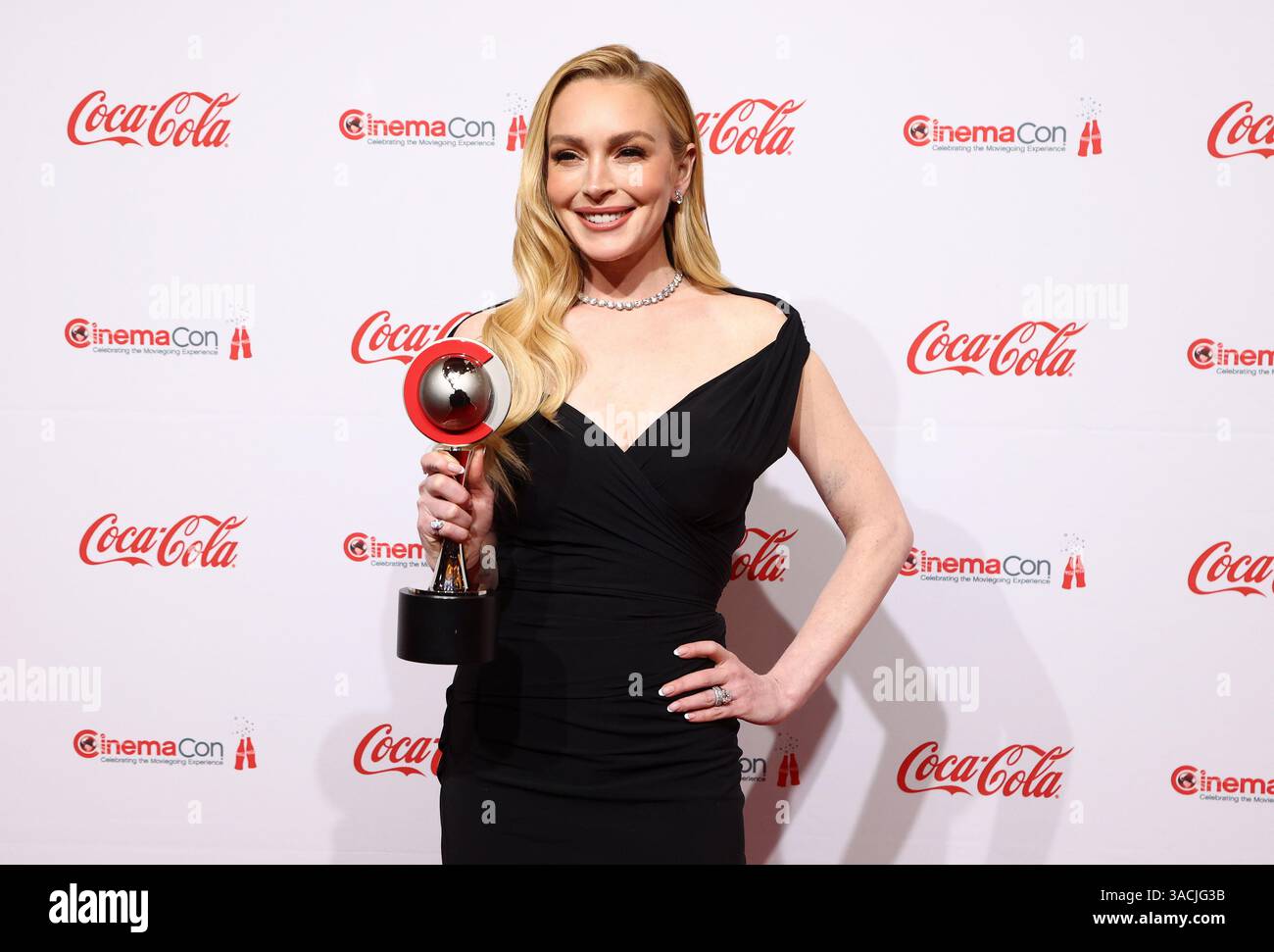 Las Vegas, USA. April 2025. Lindsay Lohan bei der CinemaCon 2025 – Big Screen Achievement Awards, die am 3. April 2025 im Colosseum im Caesars Palace in Las Vegas, Nevada, stattfanden © JPA/AFF-USA.com Credit: AFF/Alamy Live News Stockfoto