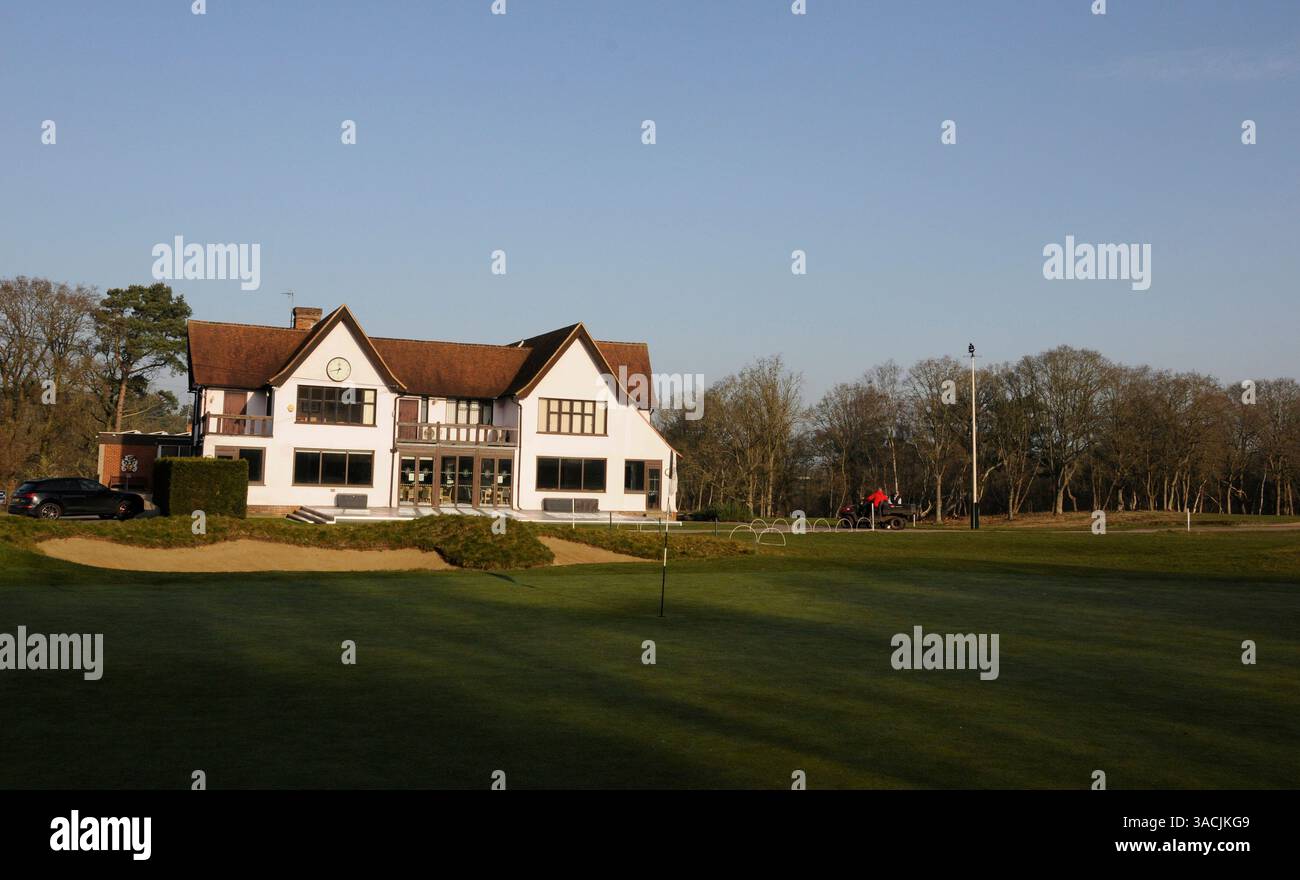 Blick über 18th Green zum Clubhouse, Ipswich Golf Club, Ipswich, Suffolk, England Stockfoto