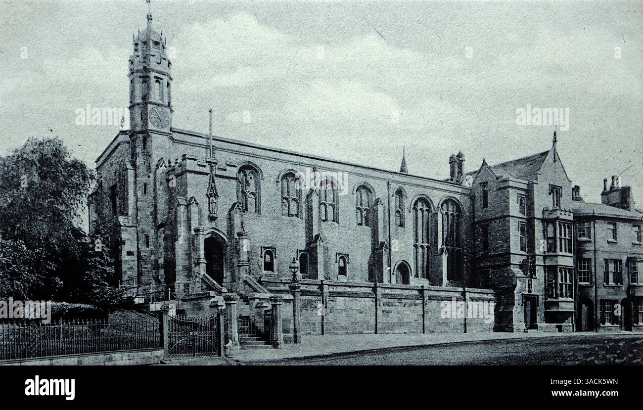 Brown’s Hospital, Stamford, Lincolnshire, England. Von einer Postkarte, die ursprünglich von Taylor and Downs veröffentlicht wurde, 1900er Jahre. Das Krankenhaus aus dem 15. Jahrhundert wurde ursprünglich eingerichtet, um zehn arme Männer und zwei arme Frauen, zusammen mit einem Aufseher und einem Mitbrüder (weltlichen Priester), zu unterbringen und zu beten. Stockfoto