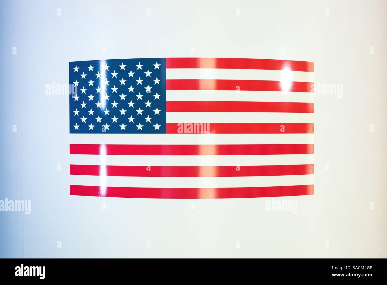 Die US-Flagge auf einer Rakete des Apollo-Programms im Rocket Park im Space Center Houston, Texas, USA. Stockfoto