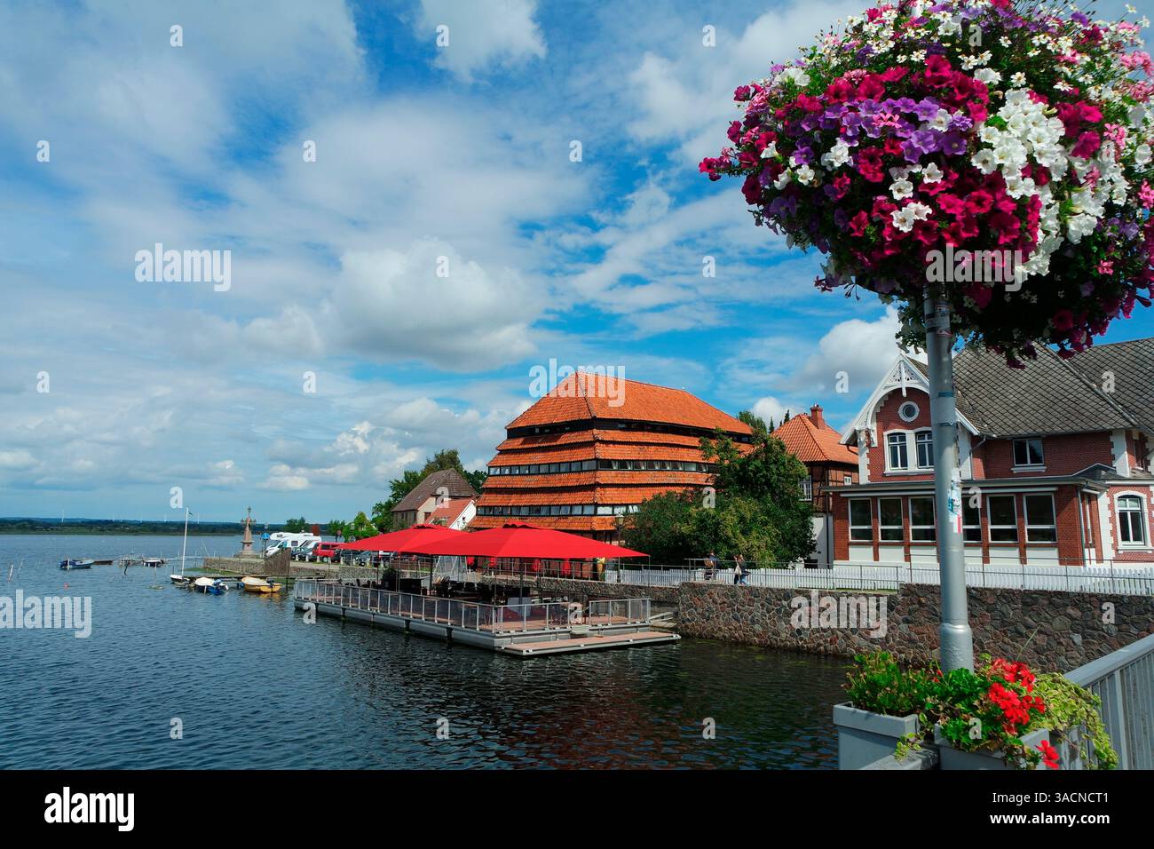 Neustadt in Holstein, Blick auf das Binnenwasser- und Pagodenlager Stockfoto