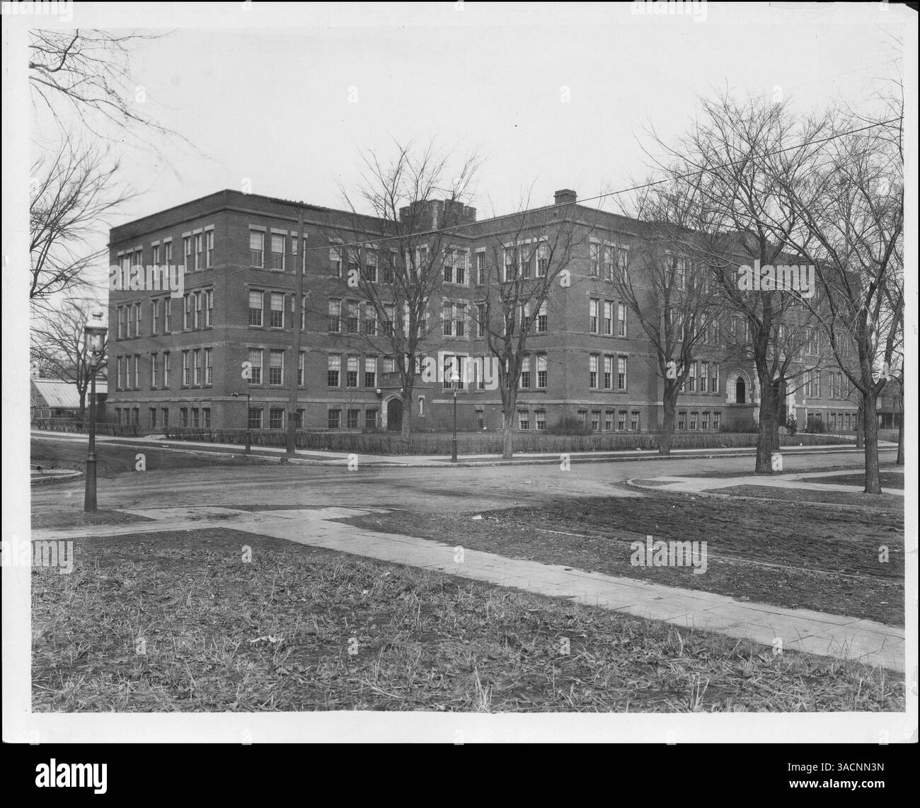 Die North High School ist eine öffentliche Schule in Minneapolis, die für ihre akademischen und außerschulischen Aktivitäten bekannt ist. Stockfoto