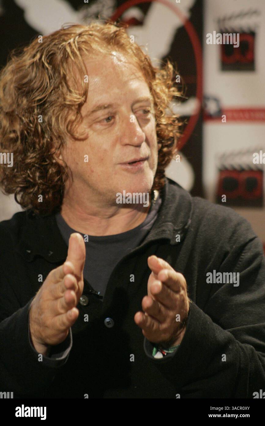 16. November 2007 - Mexiko-Stadt, Mexiko - mexikanischer Filmregisseur LUIS MANDOKI bei einer Pressekonferenz in Mexiko-Stadt. (Kreditbild: © Carlos Tischler/ZUMA Press) Stockfoto