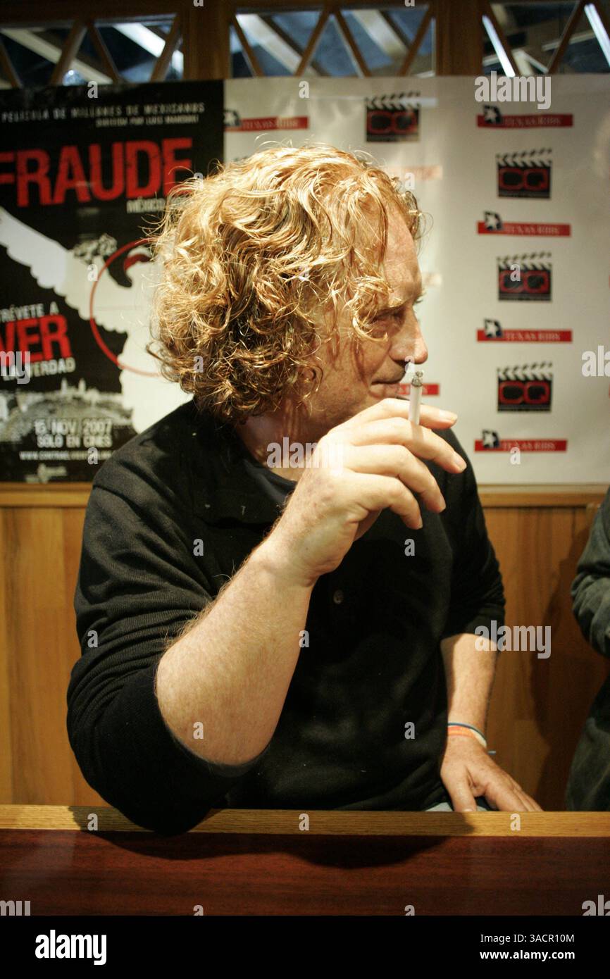 16. November 2007 - Mexiko-Stadt, Mexiko - mexikanischer Filmregisseur LUIS MANDOKI bei einer Pressekonferenz in Mexiko-Stadt. (Kreditbild: © Carlos Tischler/ZUMA Press) Stockfoto