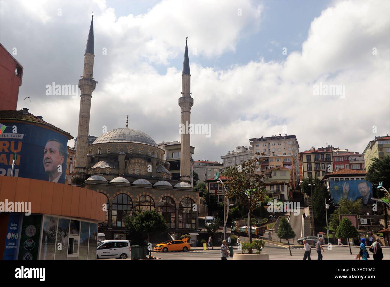 Rize, Türkei, 5. September 2023: Platz in Rize, Stadt an der türkischen Schwarzmeerküste Stockfoto