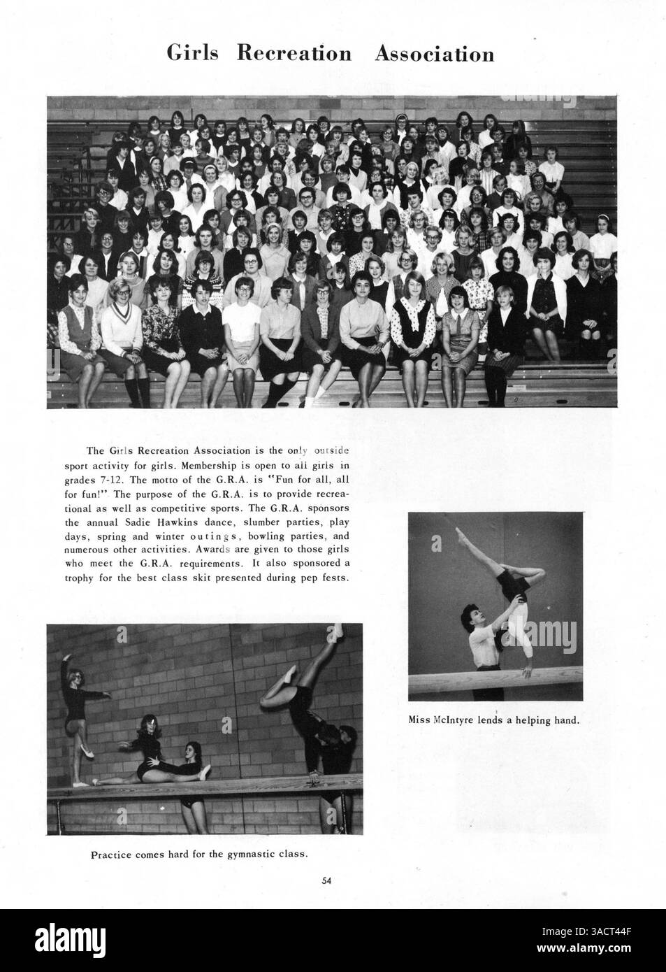 Das Jahrbuch „65 Eagle“ von der Eden Prairie High School 1965 bietet eine visuelle Aufzeichnung der akademischen, sozialen und sportlichen Ereignisse des Schuljahres 1964-1965. Stockfoto