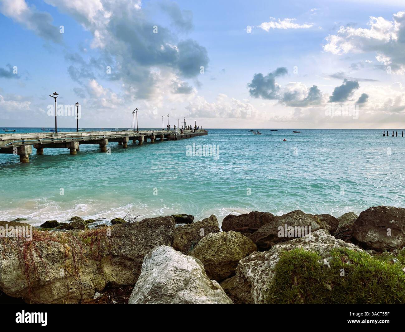 Oistins Jetty, in der Nähe von Welches Beach, im Fischerdorf Oistins, Barbados. Stockfoto