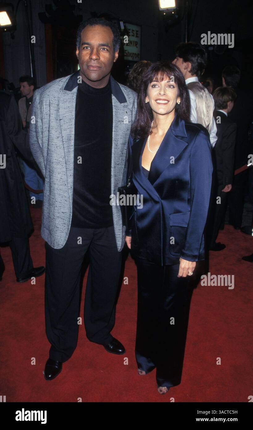 November 1996; Los Angeles, CA, USA; Schauspieler MICHAEL DORN bei der Premiere von Star Trek First Contact. (Bild: Jonathan Alcorn/ZUMAPRESS.com) Stockfoto