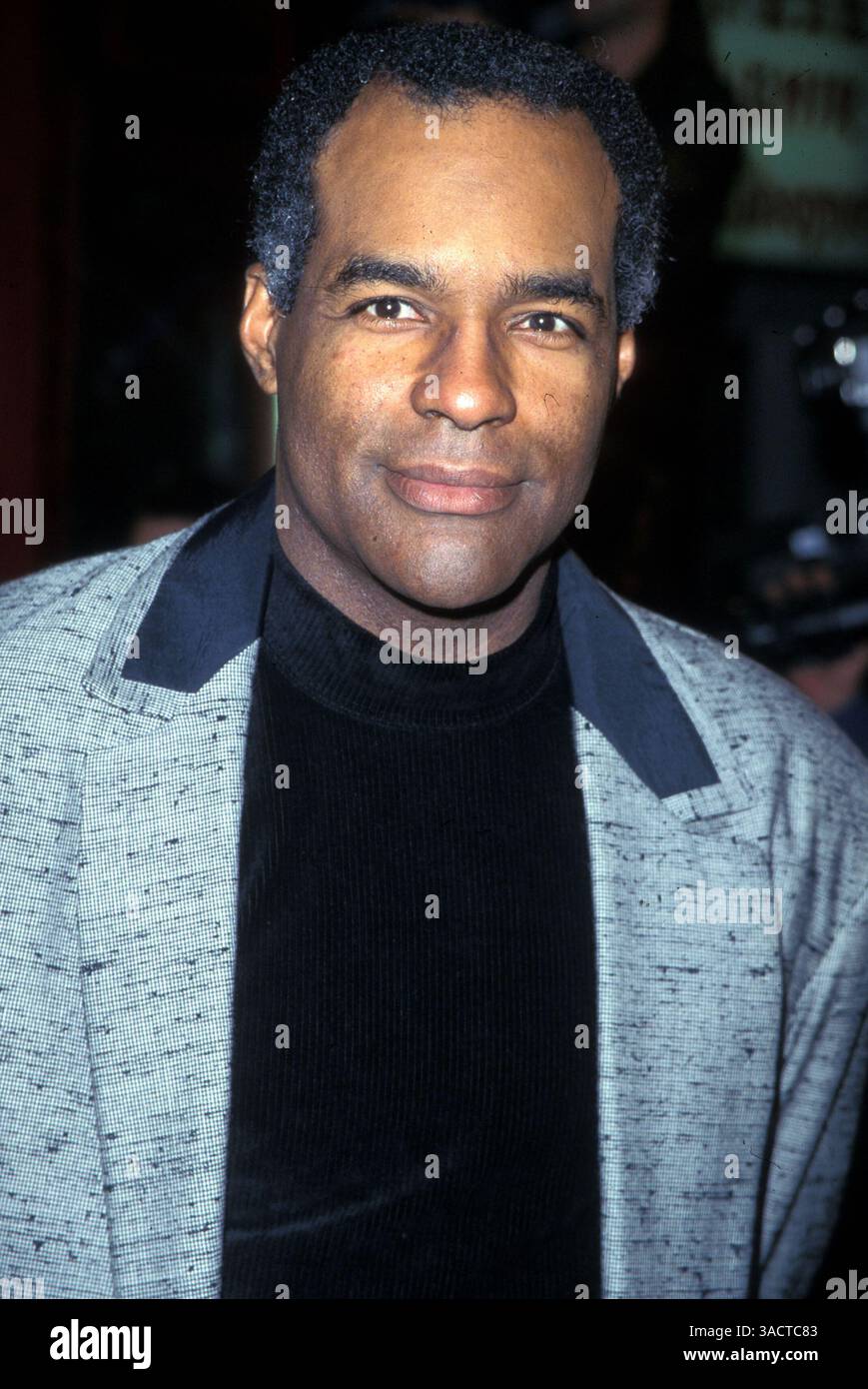 November 1996; Los Angeles, CA, USA; Schauspieler MICHAEL DORN bei der Premiere von Star Trek First Contact. (Bild: Jonathan Alcorn/ZUMAPRESS.com) Stockfoto