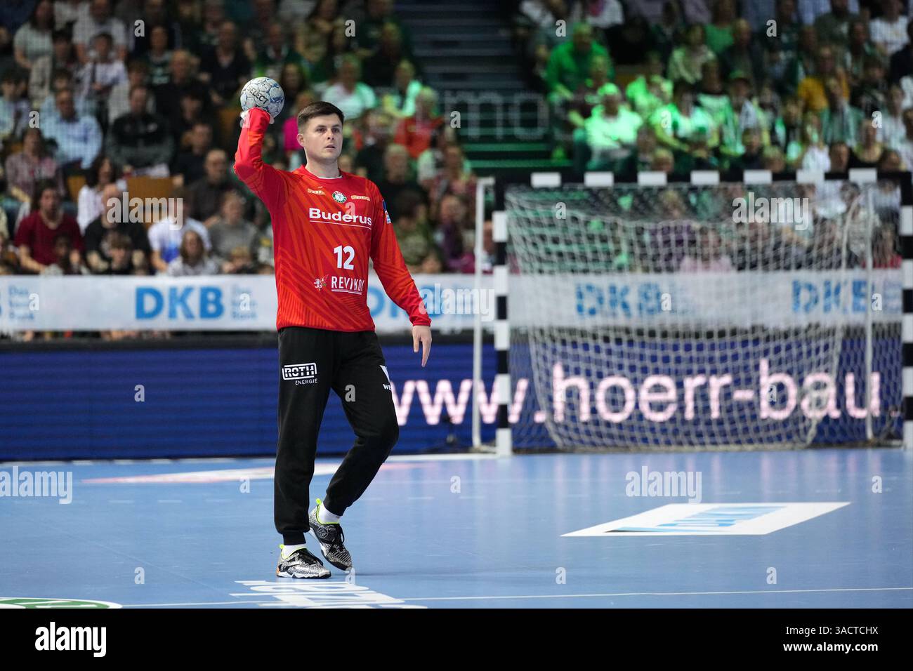 Wetzlar, Deutschland. April 2025. Wetzlar, Deutschland, 4. April 2025: Anadin Suljakovic ( 12 Wetzlar ) während der Daikin Handball-Bundesliga zwischen HSG Wetzlar und TVB 1898 Stuttgart in der Buderus Arena Wetzlar. (Julia Kneissl/SPP) Credit: SPP Sport Press Photo. /Alamy Live News Stockfoto