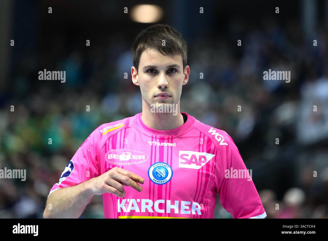 Wetzlar, Deutschland. April 2025. Wetzlar, 4. April 2025: Daniel Fernández ( 6 Stuttgart ) während der Daikin Handball-Bundesliga zwischen HSG Wetzlar und TVB 1898 Stuttgart in der Buderus Arena Wetzlar. (Julia Kneissl/SPP) Credit: SPP Sport Press Photo. /Alamy Live News Stockfoto