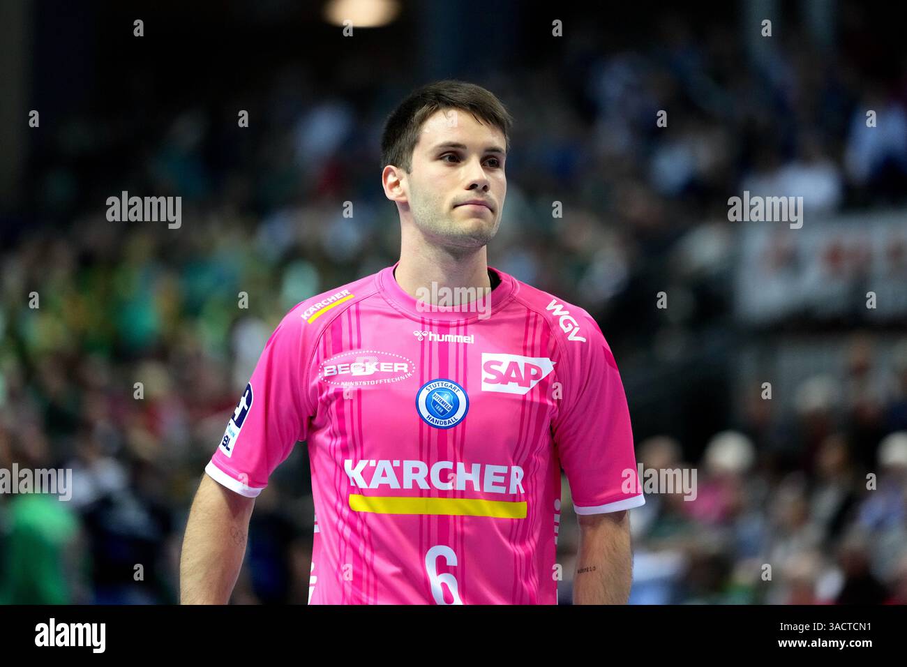 Wetzlar, Deutschland. April 2025. Wetzlar, 4. April 2025: Daniel Fernández ( 6 Stuttgart ) während der Daikin Handball-Bundesliga zwischen HSG Wetzlar und TVB 1898 Stuttgart in der Buderus Arena Wetzlar. (Julia Kneissl/SPP) Credit: SPP Sport Press Photo. /Alamy Live News Stockfoto
