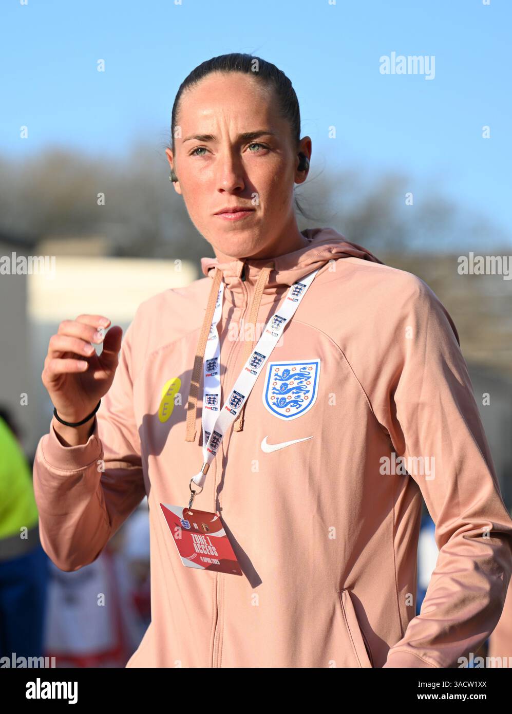 Ashton Gate, Bristol, Großbritannien. April 2025. Lucy Parker aus England Hannah Hampton aus England kommt ins Ashton Gate Stadium Credit: Action Plus Sports/Alamy Live News Stockfoto