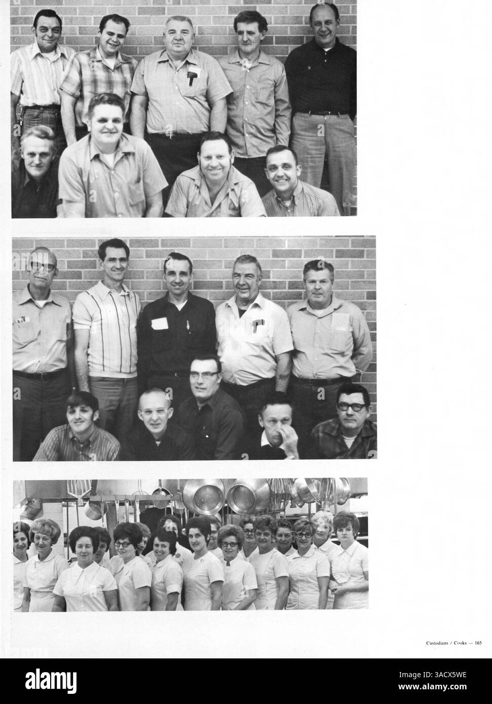 Das Jahrbuch „Talons“ 1972 an der Cooper High School fängt die akademischen, sportlichen und außerschulischen Höhepunkte des Schuljahres 1971-1972 in Robbinsdale ein. Stockfoto