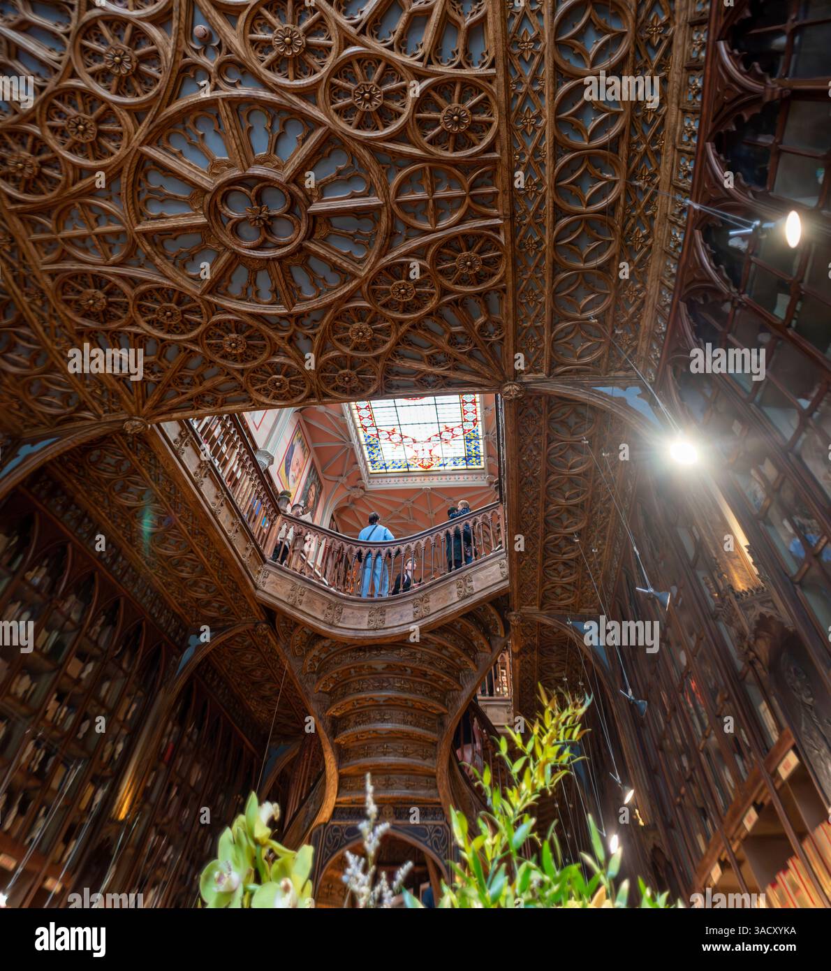 Porto, Portugal, wunderschön dekorierte Decke im Buchladen Lello in Porto, Portugal Stockfoto