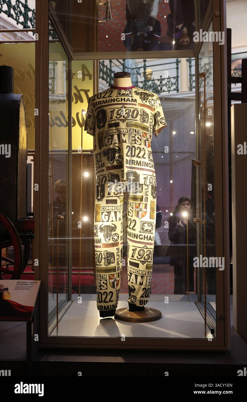 Birmingham Museum & Art Gallery, untergebracht in einem denkmalgeschützten Gebäude im Stadtzentrum. Die nächste Phase wurde gerade wieder eröffnet, bereit 4 Besuch. Stockfoto