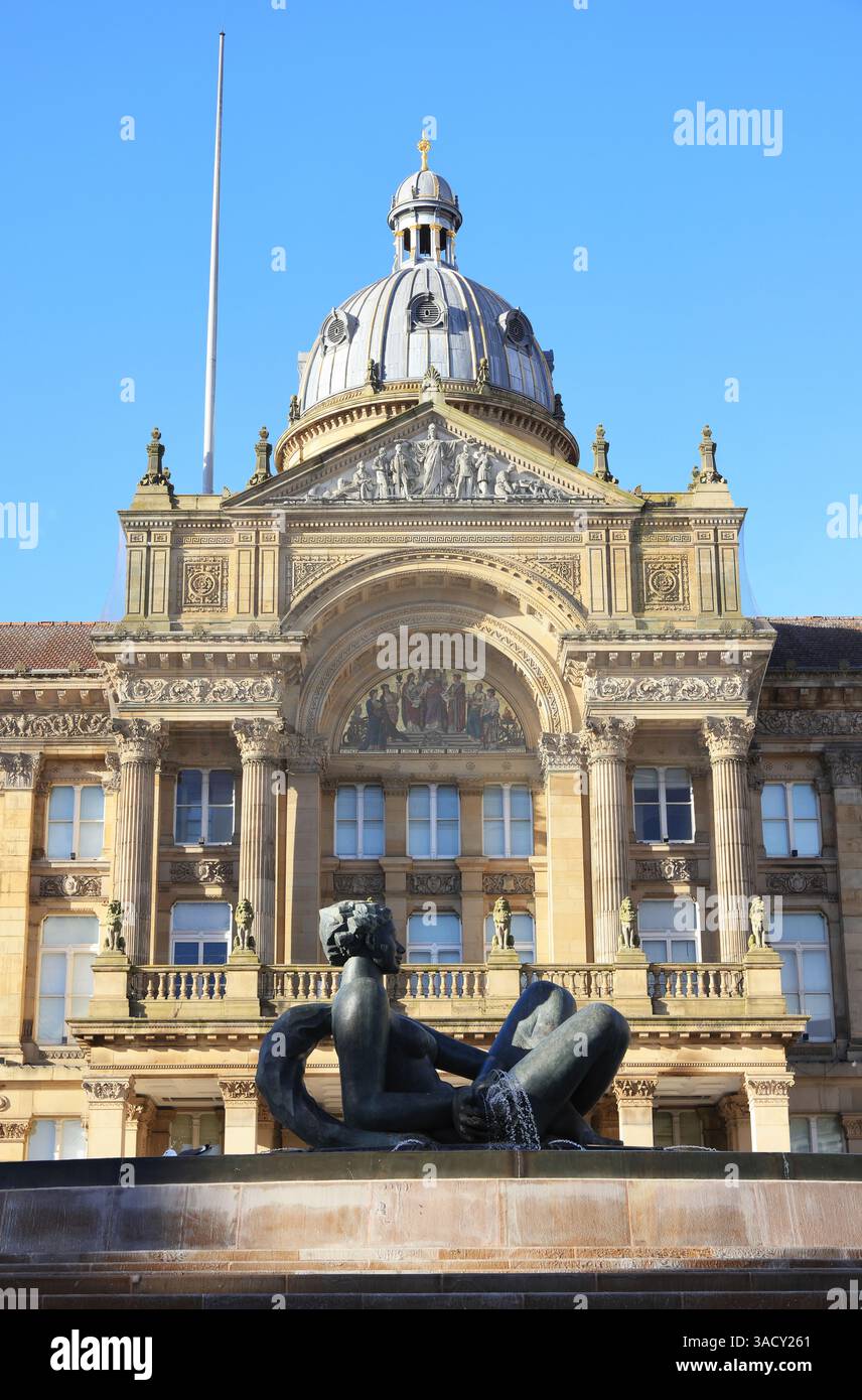 Wintersonne auf dem Victoria Square, dem Zentrum des Stadtzentrums, Heimat des Rathauses & Council House, Birmingham, East Midlands, Großbritannien Stockfoto