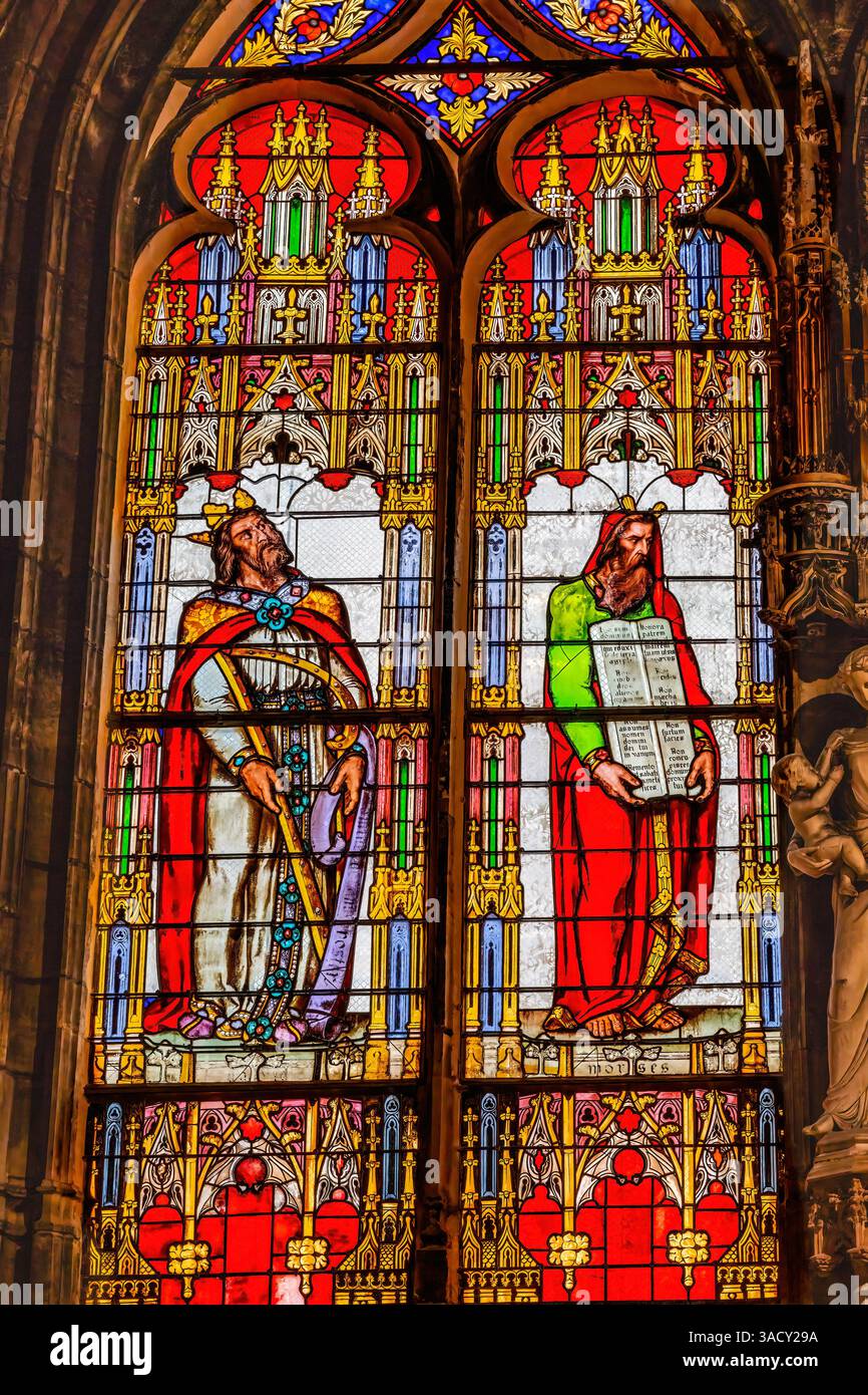 Farbenfrohe Moses, König David Buntglas, Eglise Saint-Bonaventure, Lyon, Frankreich. Die Kirche wurde 1327 fertiggestellt. (Nur Für Redaktionelle Zwecke) Stockfoto