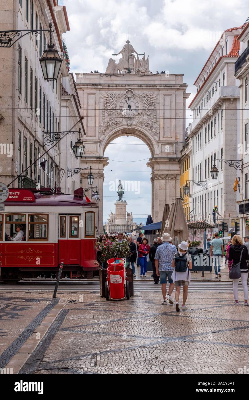 Lisboa, Portugal, lebhaftes Straßenleben in der Augusta Street in der Innenstadt von Lisboa, Portugal Stockfoto