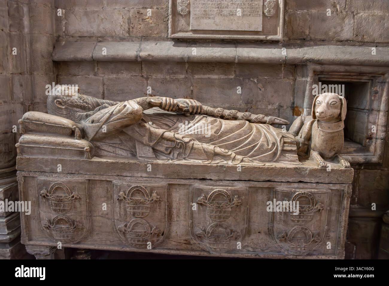 Lisboa, Portugal, gotisches Grab des Ritters Lopo Fernandes Pacheco in der Kathedrale von Lisboa, Portugal Stockfoto