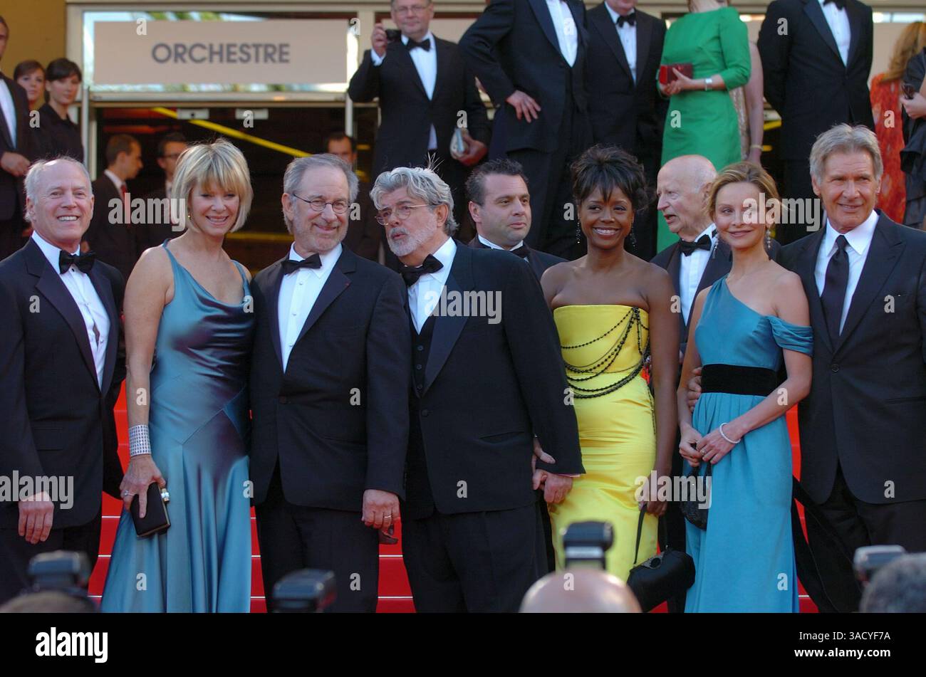 18. Mai 2008 - Cannes, Frankreich - KATE CAPSHAW, Regisseur STEVEN SPIELBERG, Schriftsteller GEORGE LUCAS, MELODIE HOFFMAN, Schauspielerin CALISTA FLOCKHART & HARRISON FORD besucht die Premiere von Indiana Jones und dem Königreich des Kristallschädels Cannes im Palais des Festivals beim 61. Internationalen Filmfestival von Cannes (Bild: Frederic Injimbert/ZUMAPRESS.com) Stockfoto