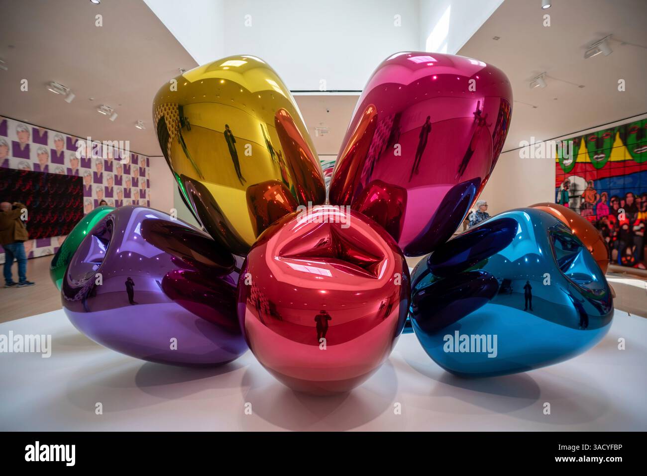 Bilbao, Spanien, berühmte moderne Skulptur Tulpen von Jeff Koons, ausgestellt im Guggenheim Museum Bilbao, Baskenland in Spanien Stockfoto