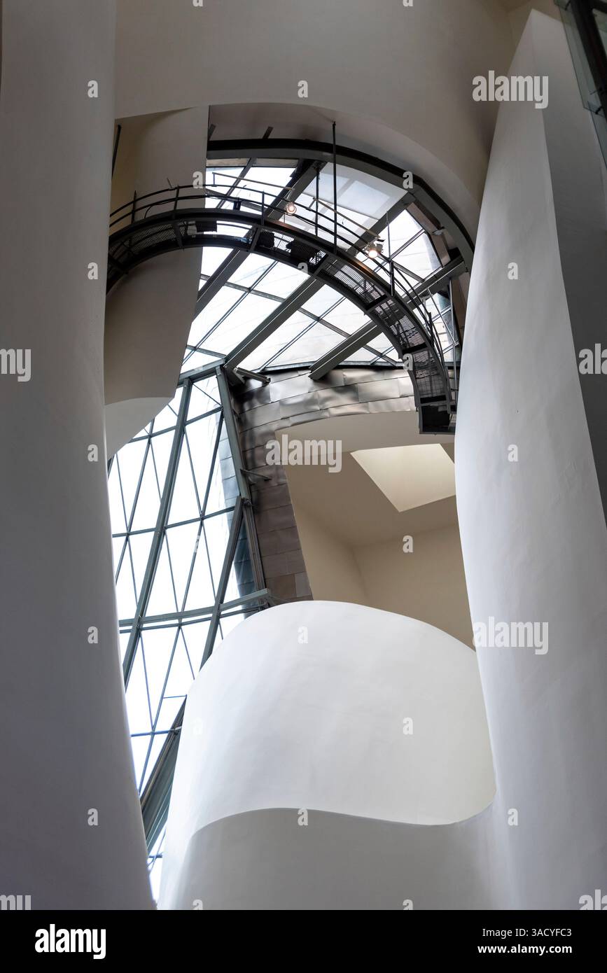 Bilbao, Spanien, berühmte Decke des Guggenheim Museums in Bilbao, Baskenland, entworfen von Frank Gehry Stockfoto