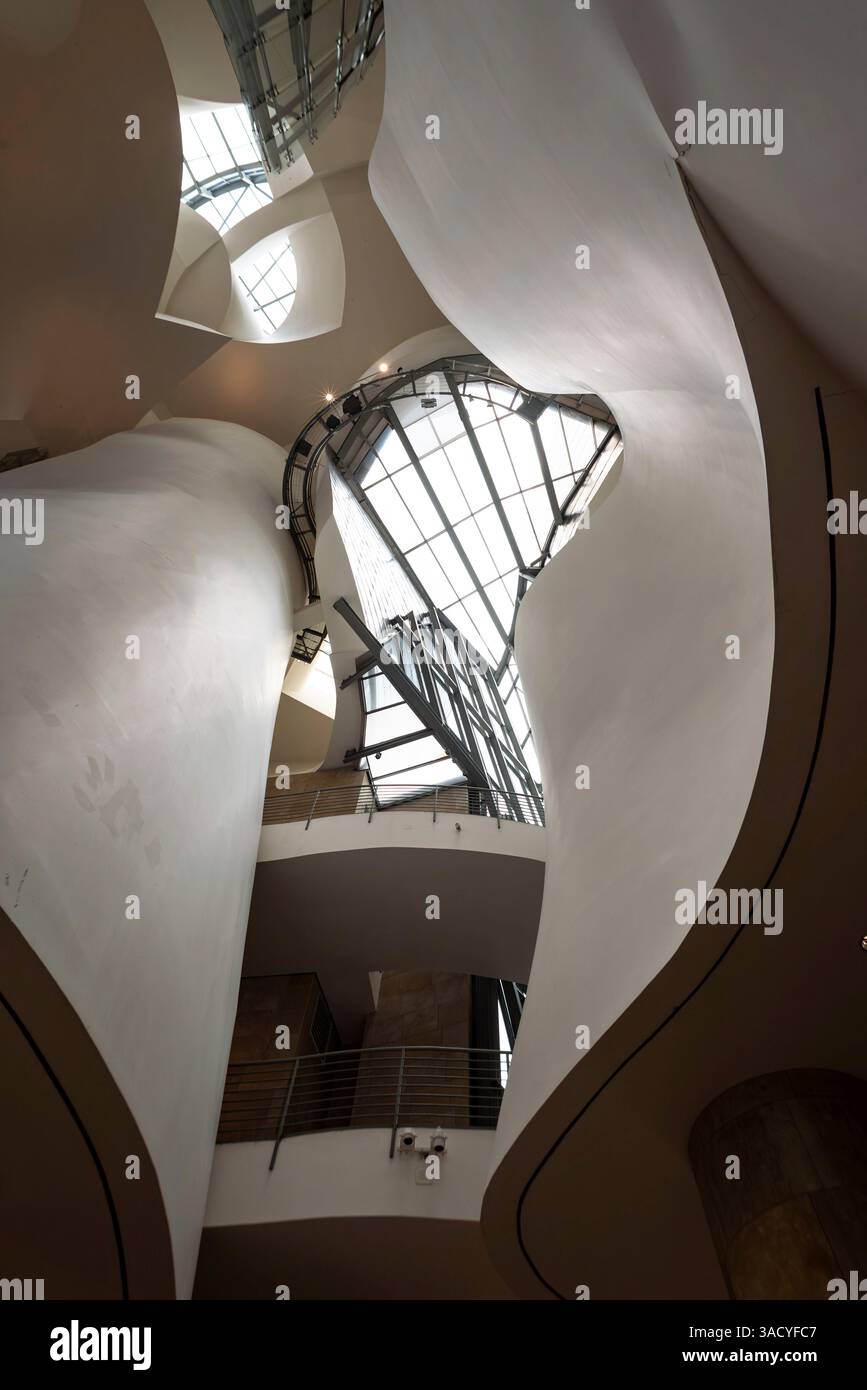 Bilbao, Spanien, berühmte Decke des Guggenheim Museums in Bilbao, Baskenland, entworfen von Frank Gehry Stockfoto