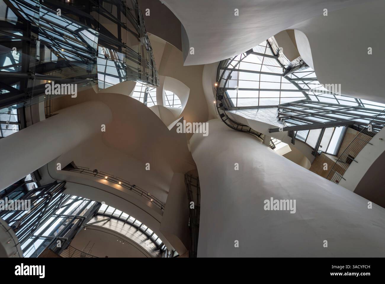 Bilbao, Spanien, berühmte Decke des Guggenheim Museums in Bilbao, Baskenland, entworfen von Frank Gehry Stockfoto