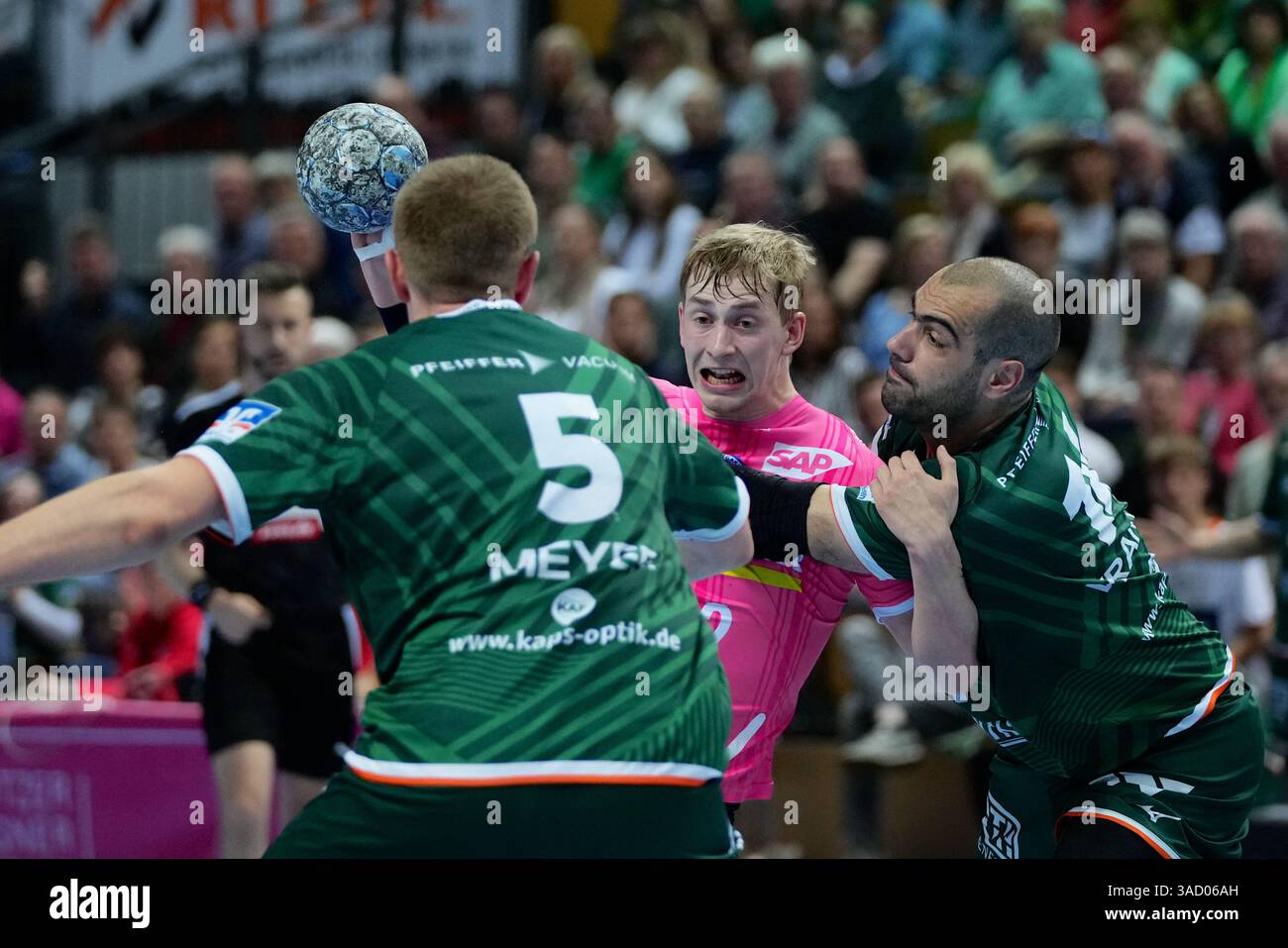 Wetzlar, Deutschland. April 2025. Wetzlar, 4. April 2025: Torben Matzken ( 22 Stuttgart) während der Daikin Handball-Bundesliga zwischen HSG Wetzlar und TVB 1898 Stuttgart in der Buderus Arena Wetzlar. (Julia Kneissl/SPP) Credit: SPP Sport Press Photo. /Alamy Live News Stockfoto
