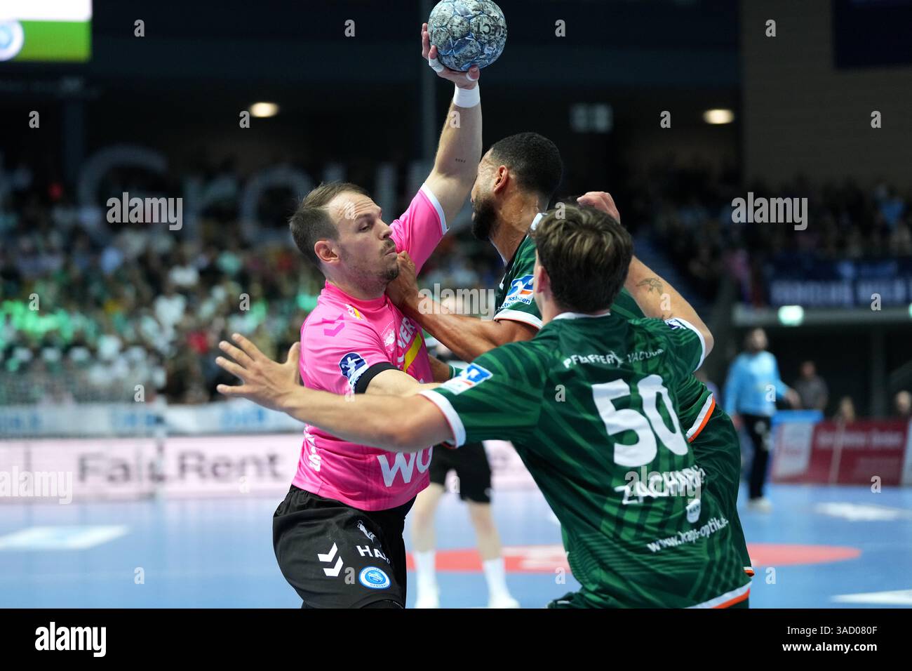 Wetzlar, Deutschland. April 2025. Wetzlar, 4. April 2025: Während der Daikin Handball-Bundesliga zwischen HSG Wetzlar und TVB 1898 Stuttgart in der Buderus Arena Wetzlar. (Julia Kneissl/SPP) Credit: SPP Sport Press Photo. /Alamy Live News Stockfoto