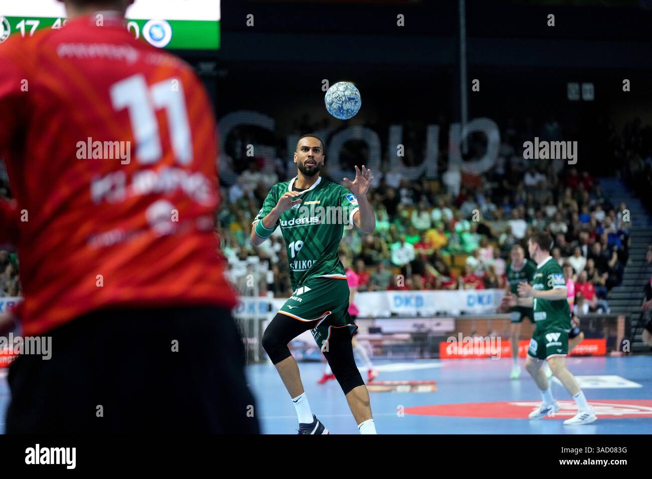 Wetzlar, Deutschland. April 2025. Wetzlar, 4. April 2025: Philipp Ahouansou ( 19 Wetzlar) während der Daikin Handball-Bundesliga zwischen HSG Wetzlar und TVB 1898 Stuttgart in der Buderus Arena Wetzlar. (Julia Kneissl/SPP) Credit: SPP Sport Press Photo. /Alamy Live News Stockfoto