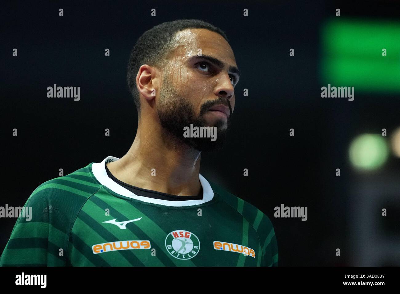 Wetzlar, Deutschland. April 2025. Wetzlar, 4. April 2025: Philipp Ahouansou ( 19 Wetzlar) während der Daikin Handball-Bundesliga zwischen HSG Wetzlar und TVB 1898 Stuttgart in der Buderus Arena Wetzlar. (Julia Kneissl/SPP) Credit: SPP Sport Press Photo. /Alamy Live News Stockfoto